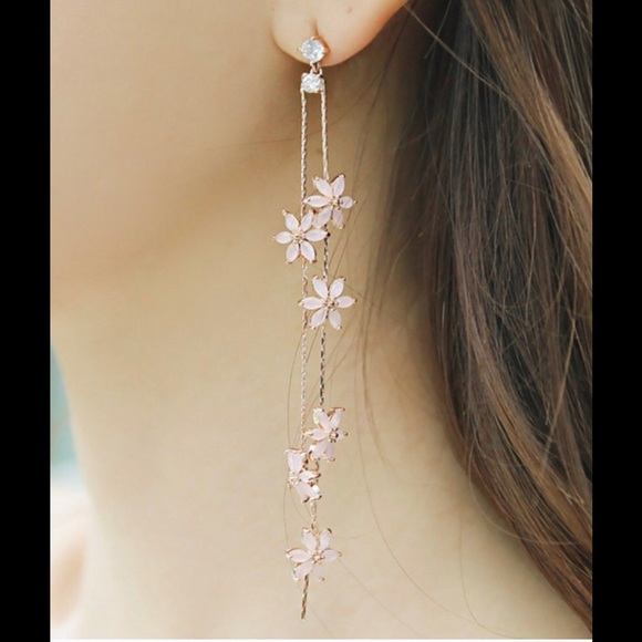 🌸NEW STYLE🌸 Pink Flower Long Earrings - Picture 1 of 2